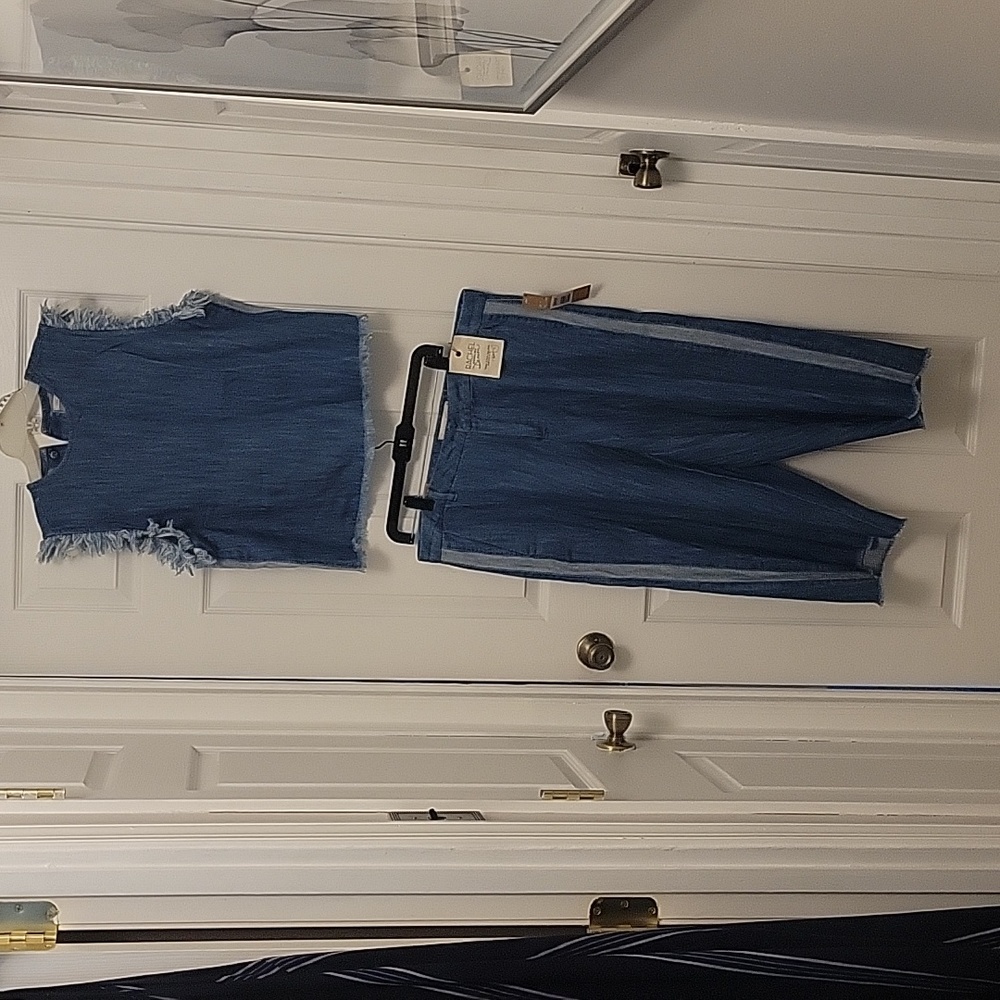 Racel Roy denim pant set. Capri pants, crop top.